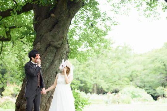 フォトウエディングのドレス 衣装の選び方や 花嫁の髪型 ヘアアレンジ10選も紹介 フォト婚コラム フォトウェディングのecoo フォトウエディングのドレス 衣装の選び方や 花嫁の髪型 ヘアアレンジ10選も紹介 フォト婚コラム フォトウェディングのecoo