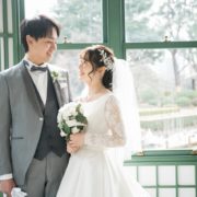 長袖のウエディングドレスでフォトウエディングの画像3