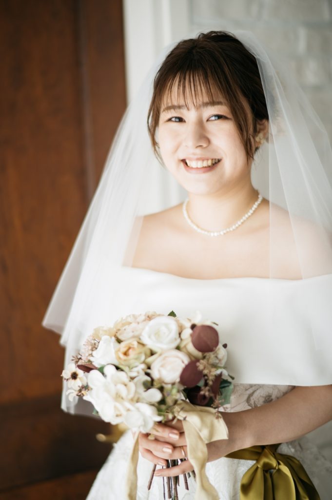 Aラインウエディングドレス(パニエ付)オフショルダー.結婚式