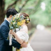 オフショルダーのウエディングドレスでフォトウエディング
