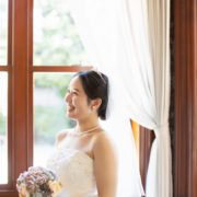 白ドレスで洋館・カラードレスでスタジオ撮影の画像2