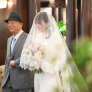 歴史的建造物でヴィンテージドレスウエディング