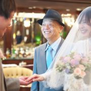 歴史的建造物でヴィンテージドレスウエディングの画像11