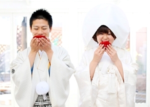 和装新郎新婦お神酒